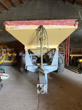 Abonadora Cleris  Pendular 6000 Kg