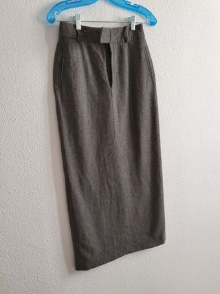 Falda midi de lana