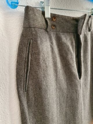 Falda midi de lana