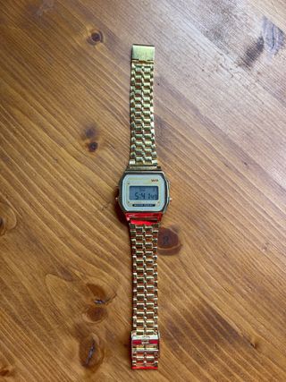 Reloj casio dorado
