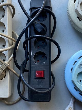 5 regletas, diferentes precios, electricidad