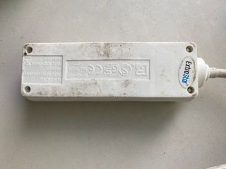 5 regletas, diferentes precios, electricidad
