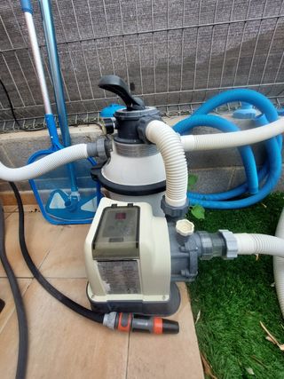 Depuradora y piscina desmontable