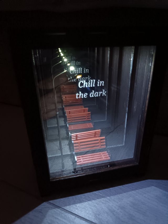 Infinity Mirror, diorama luce infinita