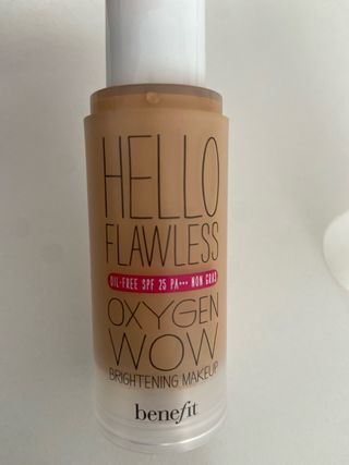 Base maquillaje Benefit