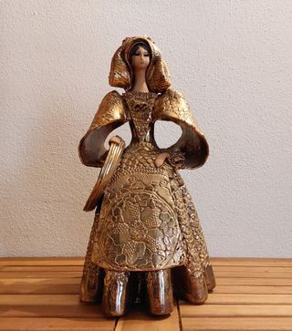 Statuina sarda ceramica dorata