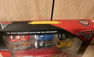 Caja 6 coches y camión Cars Rayo McQueen metal