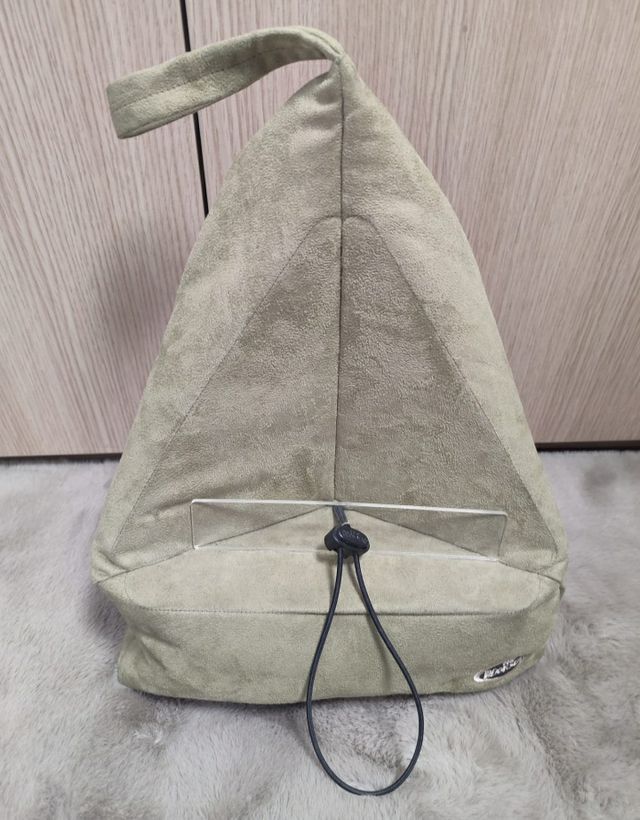 Puff o cojín de libros