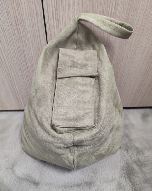 Puff o cojín de libros