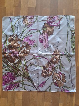 Pañuelo con estampado floral