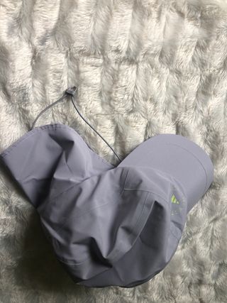 Visera Adidas Stella Maccartney gris