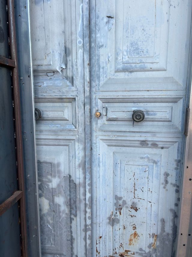 Puerta exterior de chapa