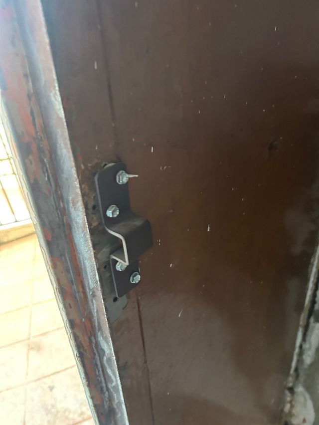 Puerta exterior de chapa