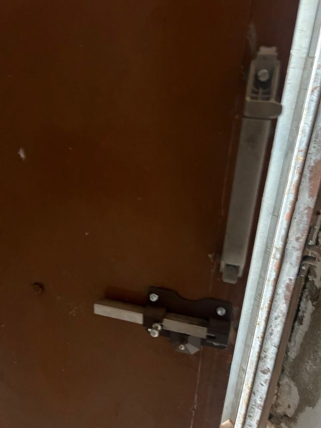 Puerta exterior de chapa