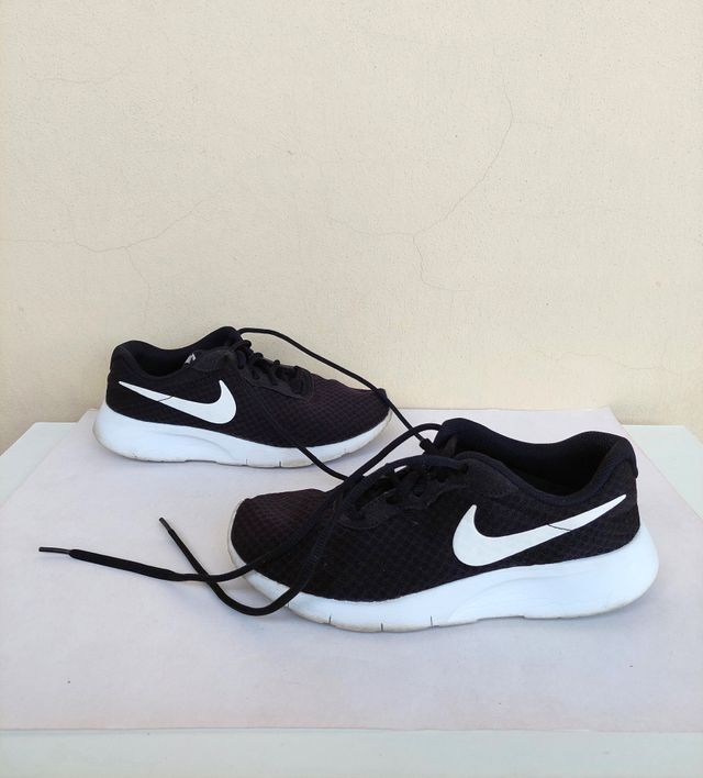 Scarpe Nike numero 37.5 (calza numero 36) nero