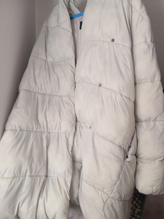 Anorak blanco roto sin etiqueta es nueva