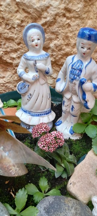 Pareja de figuras para el jardín