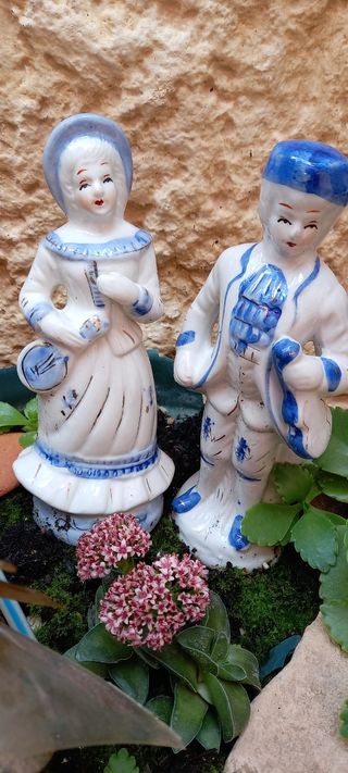 Pareja de figuras para el jardín