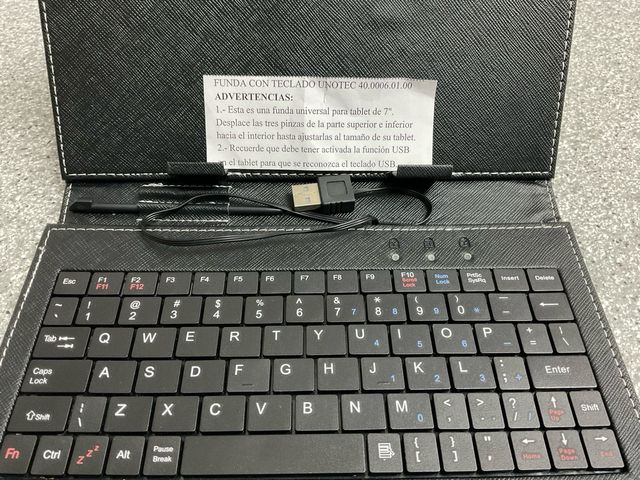 Funda con teclado para tablet de 7” marca Unotec