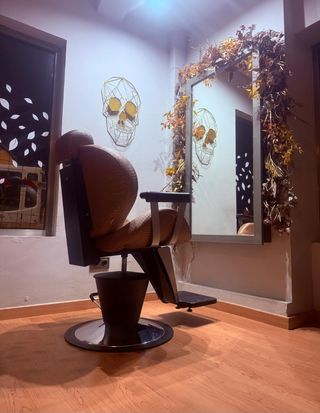 TRASPASO SALON DE AUTOR. 2 plantas
