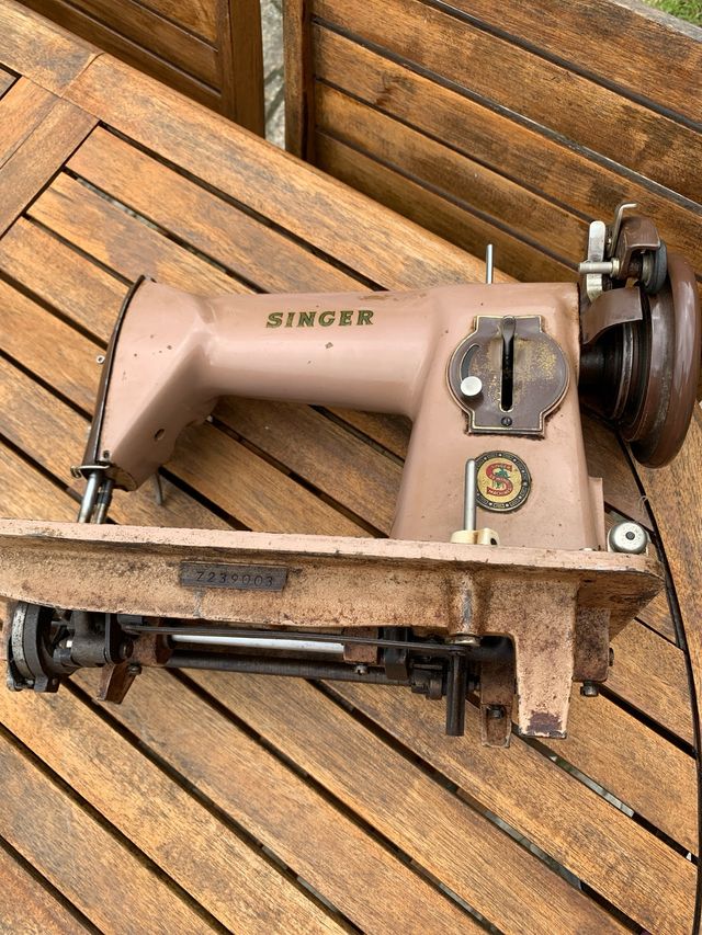 Maquina de coser Singer antigua