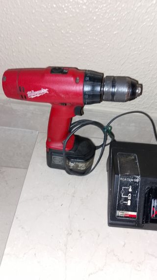 Carica batteria Milwaukee 