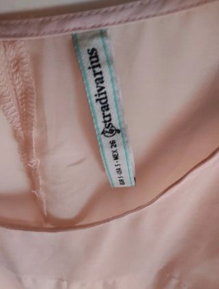 Blusa rosa Stradivarius.