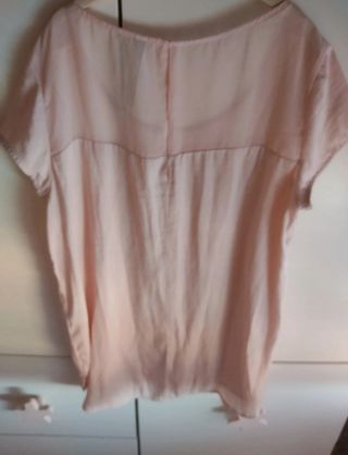 Blusa rosa Stradivarius.