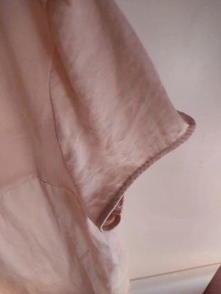 Blusa rosa Stradivarius.