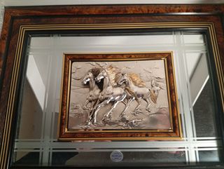 Cuadro de cristal con caballos de plata a relieve
