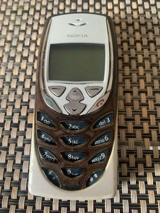 Teléfono Nokia 8310