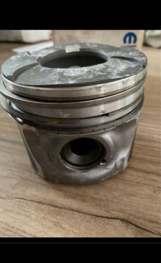 Pistón original Chrysler referencia 05072668AA