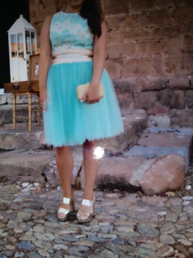 Vestido con tul y cinturón