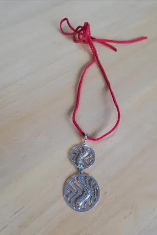 Collana con ciondolo Stroili e corda rossa