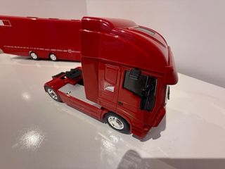 Maqueta camión IVECO Scuderia Ferrari