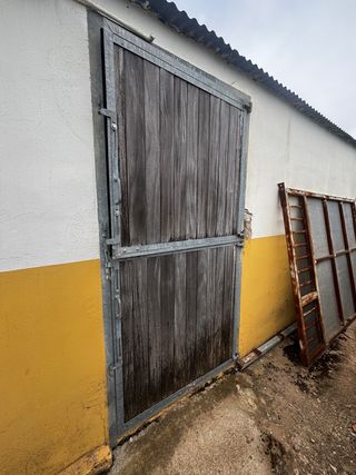 Puerta nave o cuadra exterior
