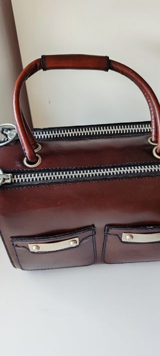 Precioso bolso marrón de piel. Fabricado en España