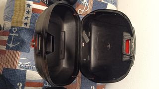 Baúl Yamaha para 2 cascos jet+soporte de baúl.