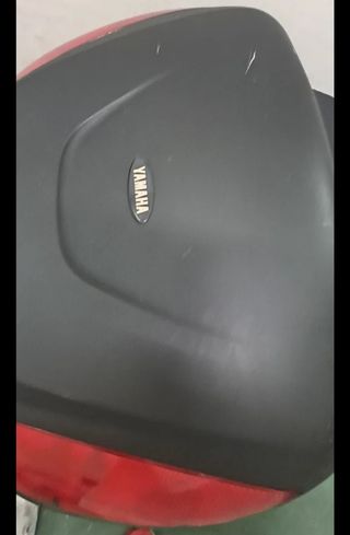 Baúl Yamaha para 2 cascos jet+soporte de baúl.