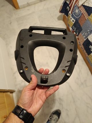 Baúl Yamaha para 2 cascos jet+soporte de baúl.