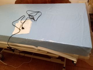 SE VENDE CAMA CON CARRO ELEVADOR 105 o DE HOSPITAL