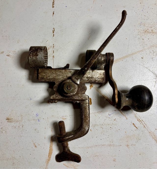 Macchinette vintage per caricare cartucce