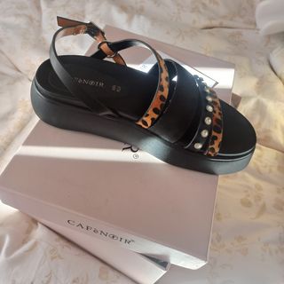 Sandalias 39 negro y leopardo cafenoir