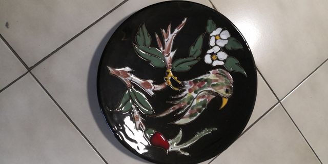 Plato decorativo. Cerámica.