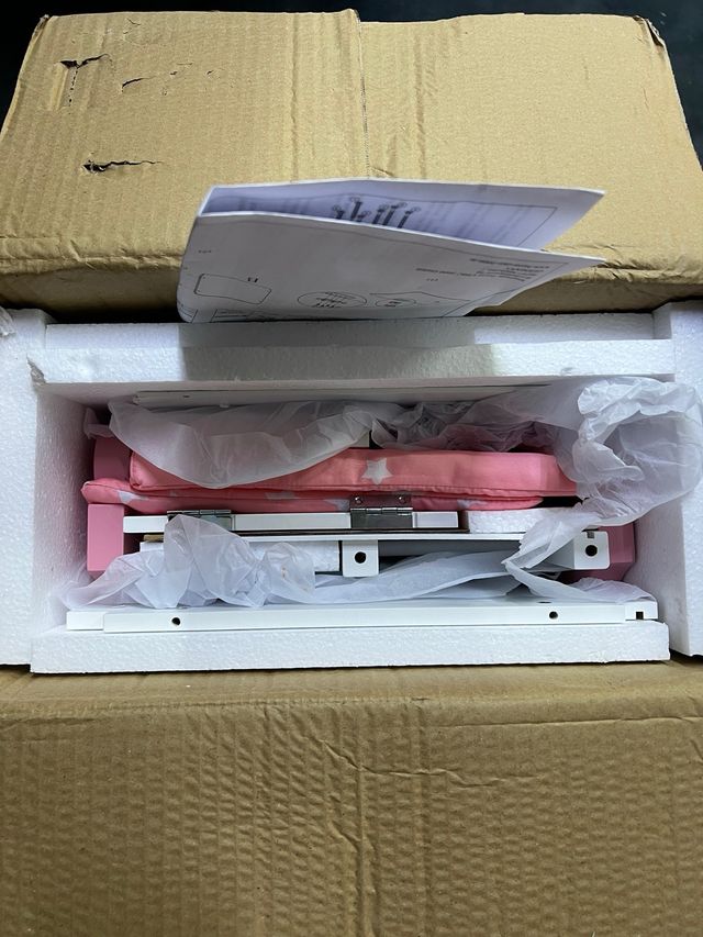 Cama de muñecas con estrellas rosas