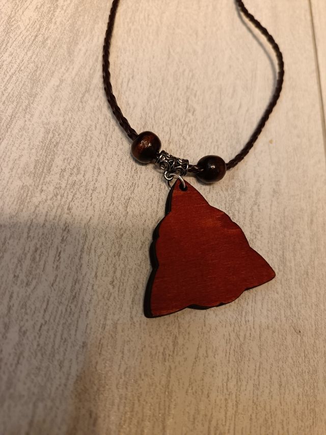 Collana celtica in legno