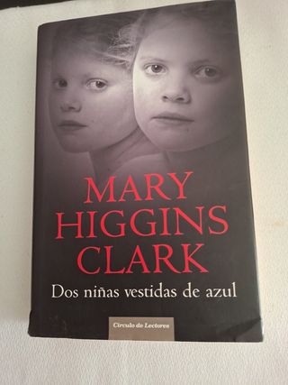 Dos Niñas Vestidas De Azul