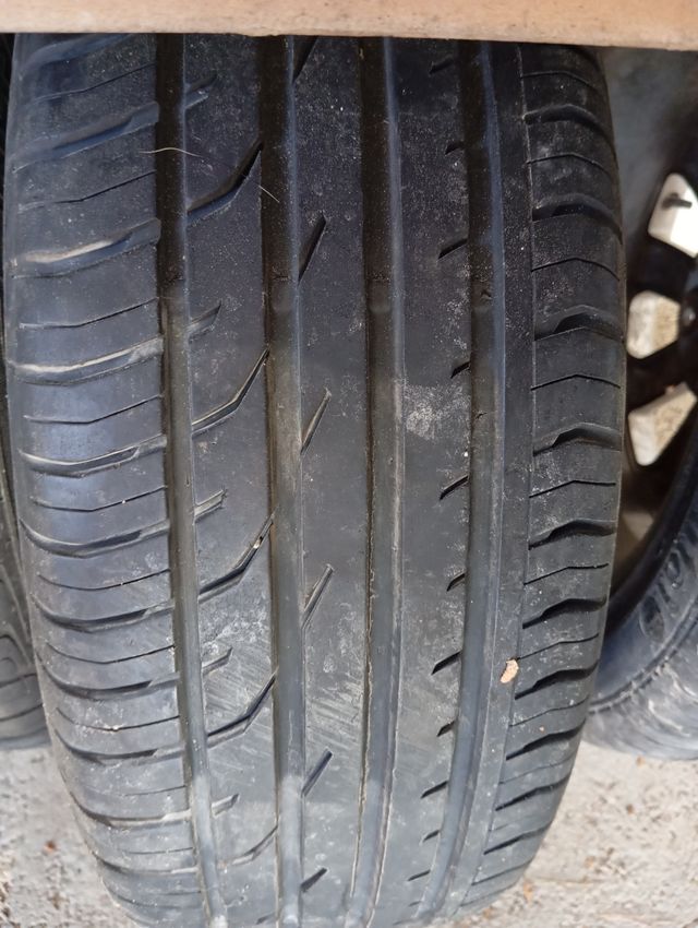 Se venden llantas como nuevas originales de Nissan