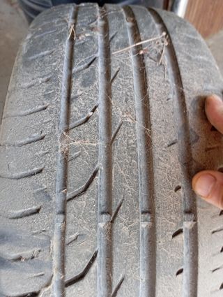 Se venden llantas como nuevas originales de Nissan