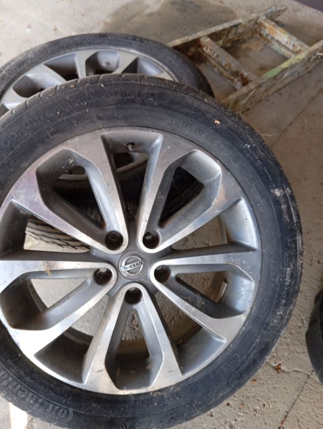 Se venden llantas como nuevas originales de Nissan